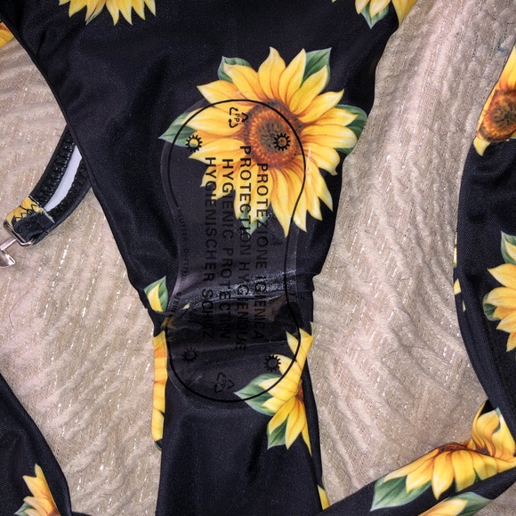 Sunflower bikini - Picture 2 of 4